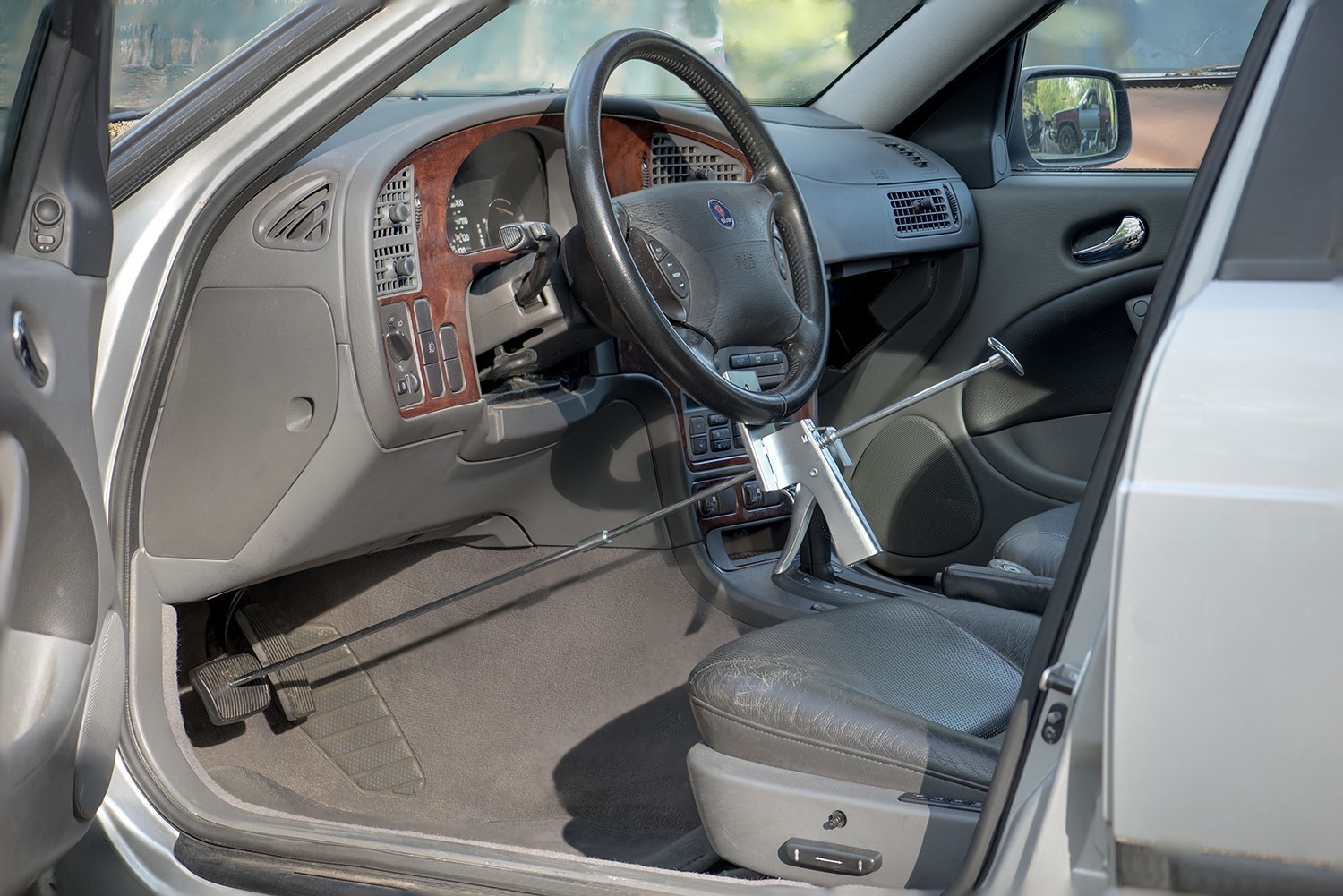 FC-904B2 Steering Wheel Holder and Pedal Depressor Kit - Image 3